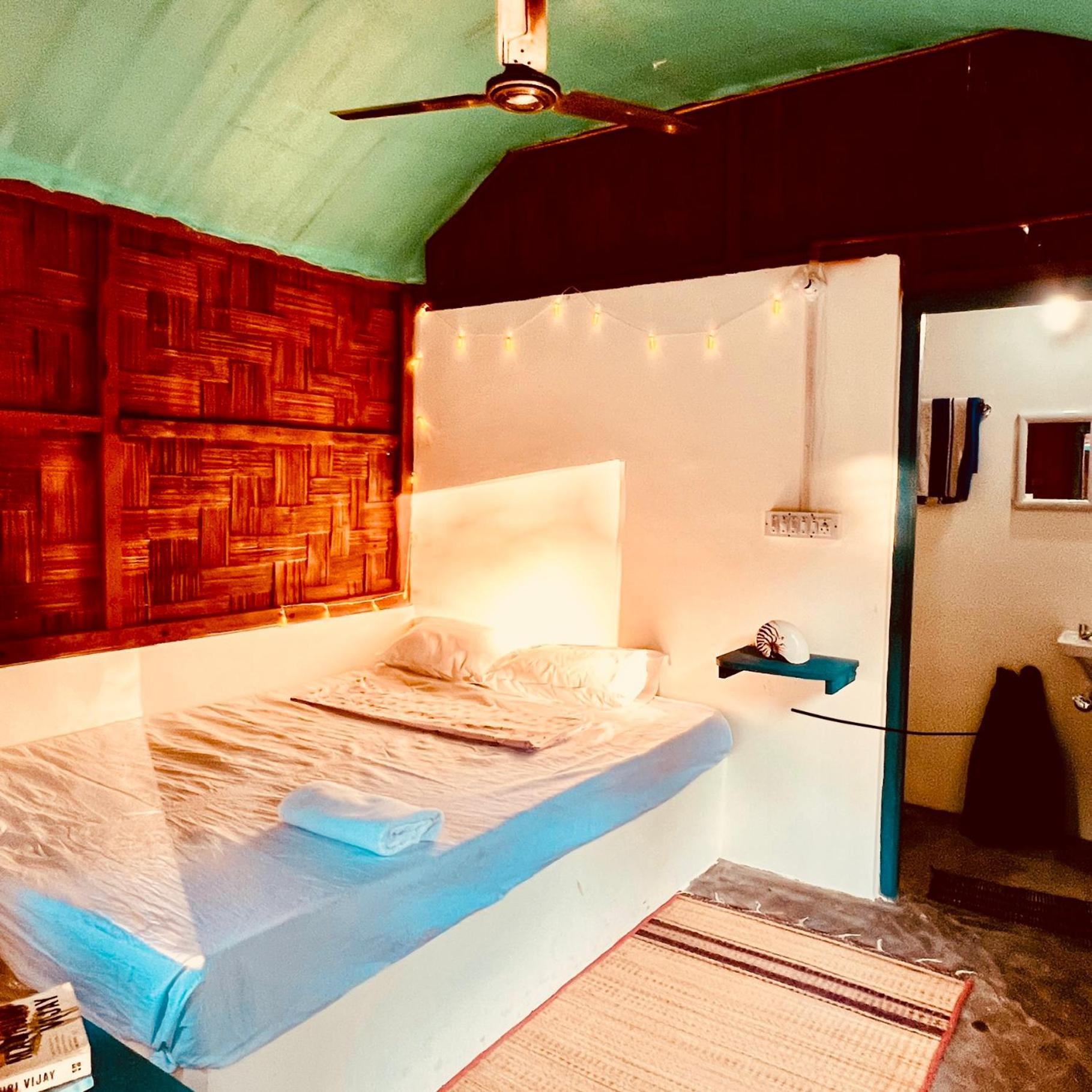 Blue Sea Restaurant & Bungalows Sitapur Bagian luar foto