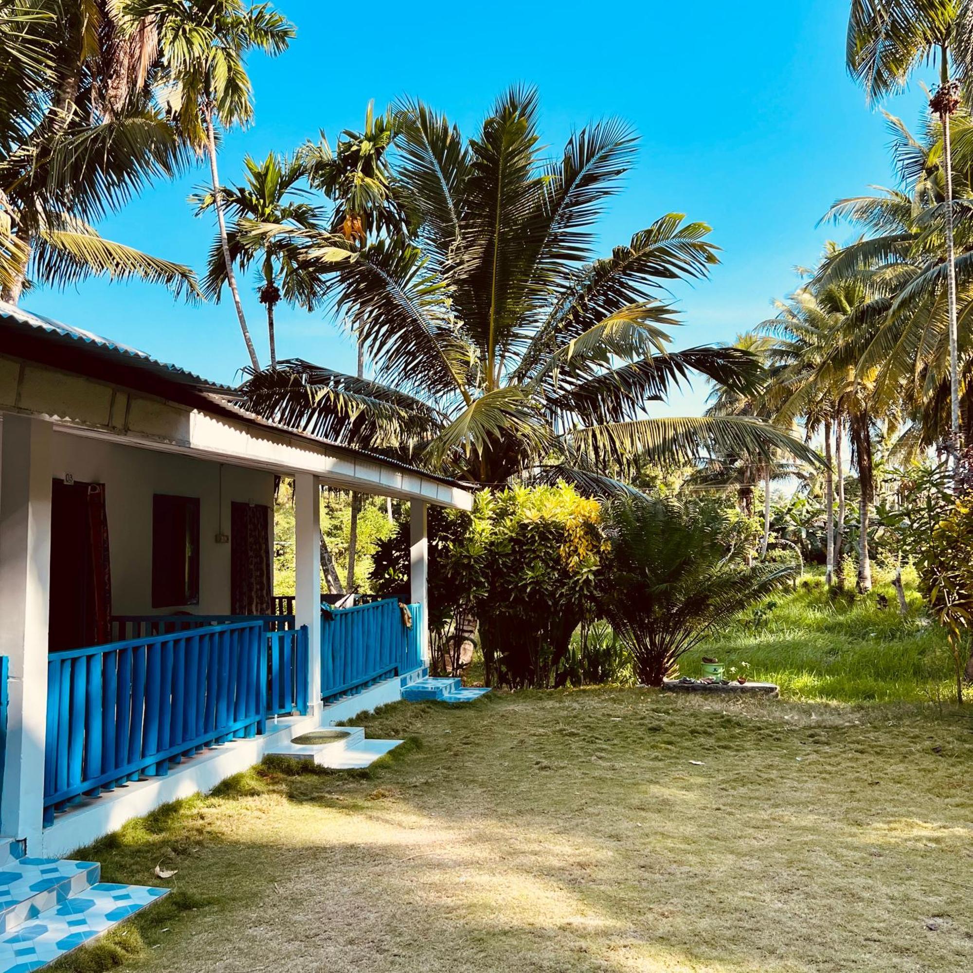 Blue Sea Restaurant & Bungalows Sitapur Bagian luar foto