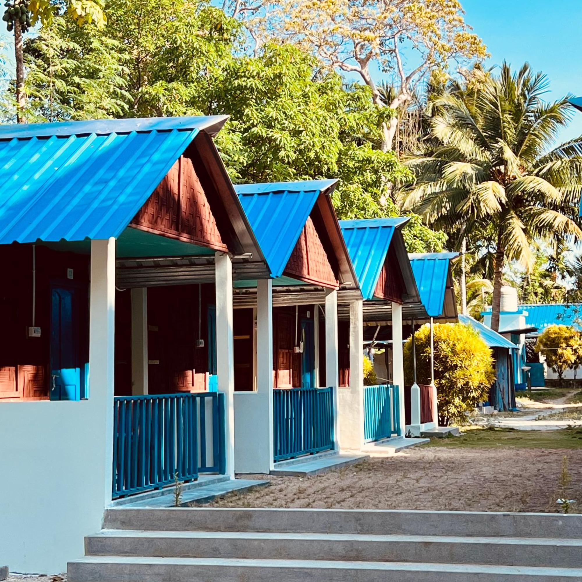 Blue Sea Restaurant & Bungalows Sitapur Bagian luar foto