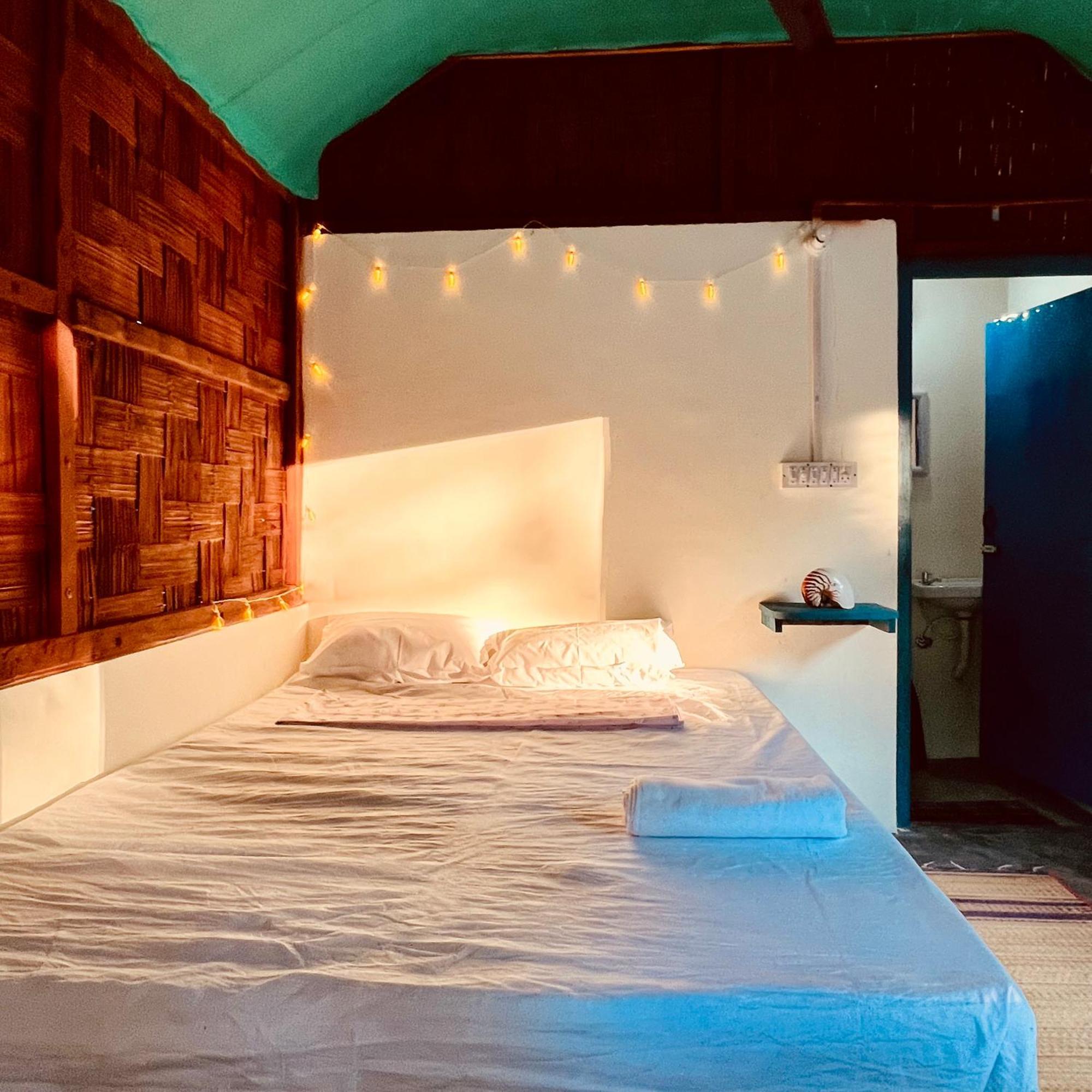 Blue Sea Restaurant & Bungalows Sitapur Bagian luar foto