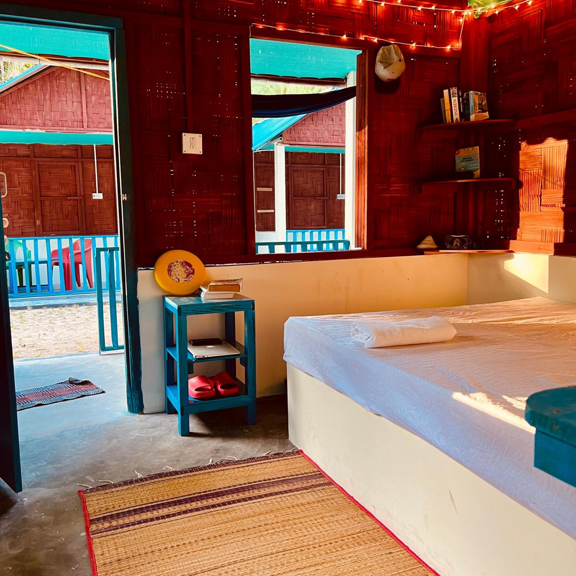 Blue Sea Restaurant & Bungalows Sitapur Bagian luar foto