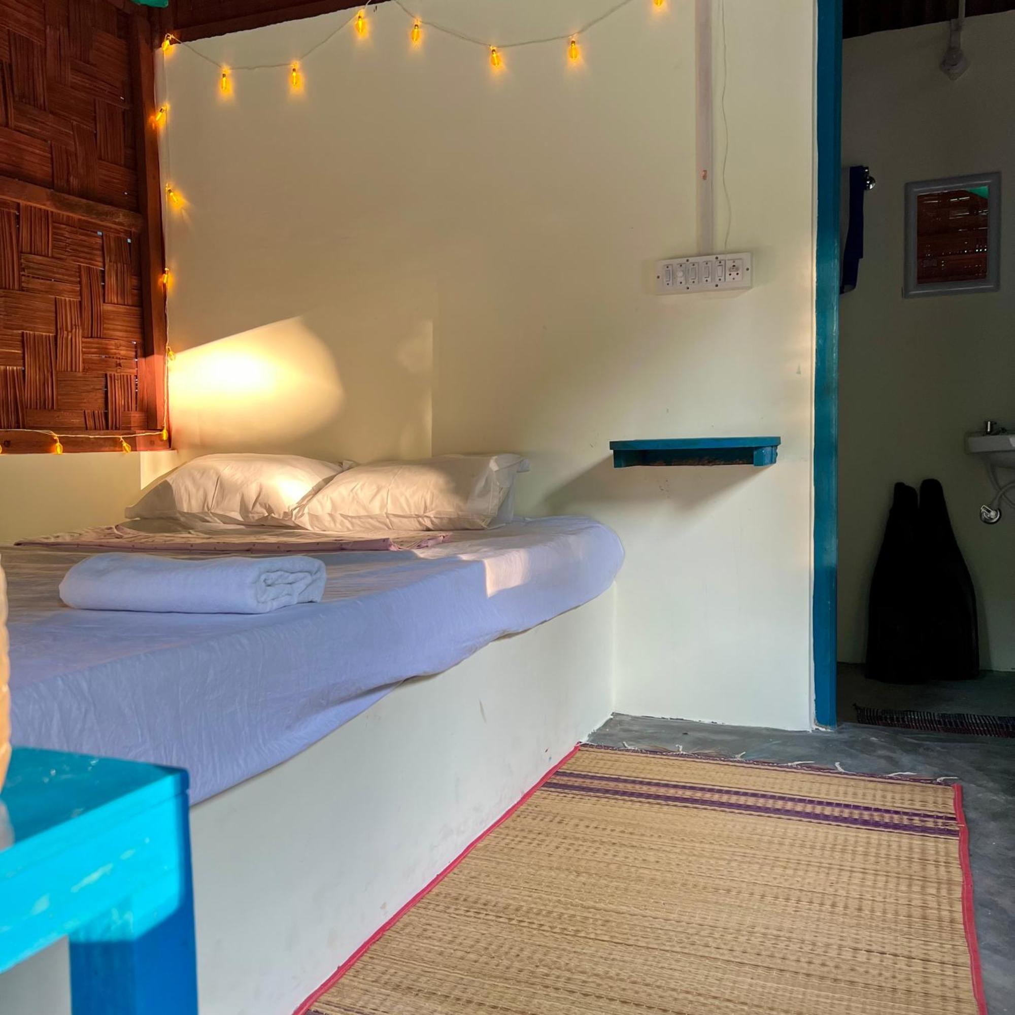 Blue Sea Restaurant & Bungalows Sitapur Bagian luar foto