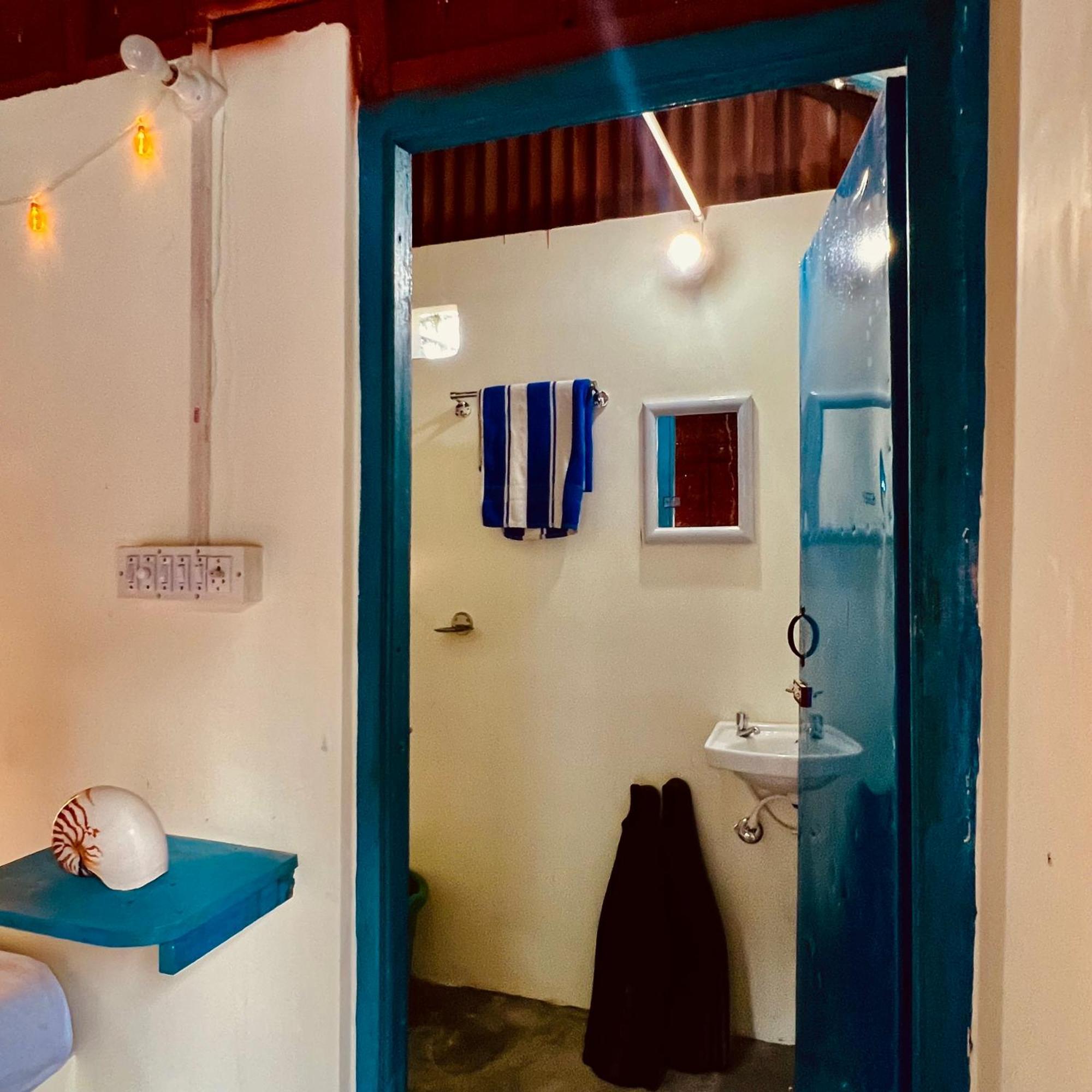 Blue Sea Restaurant & Bungalows Sitapur Bagian luar foto