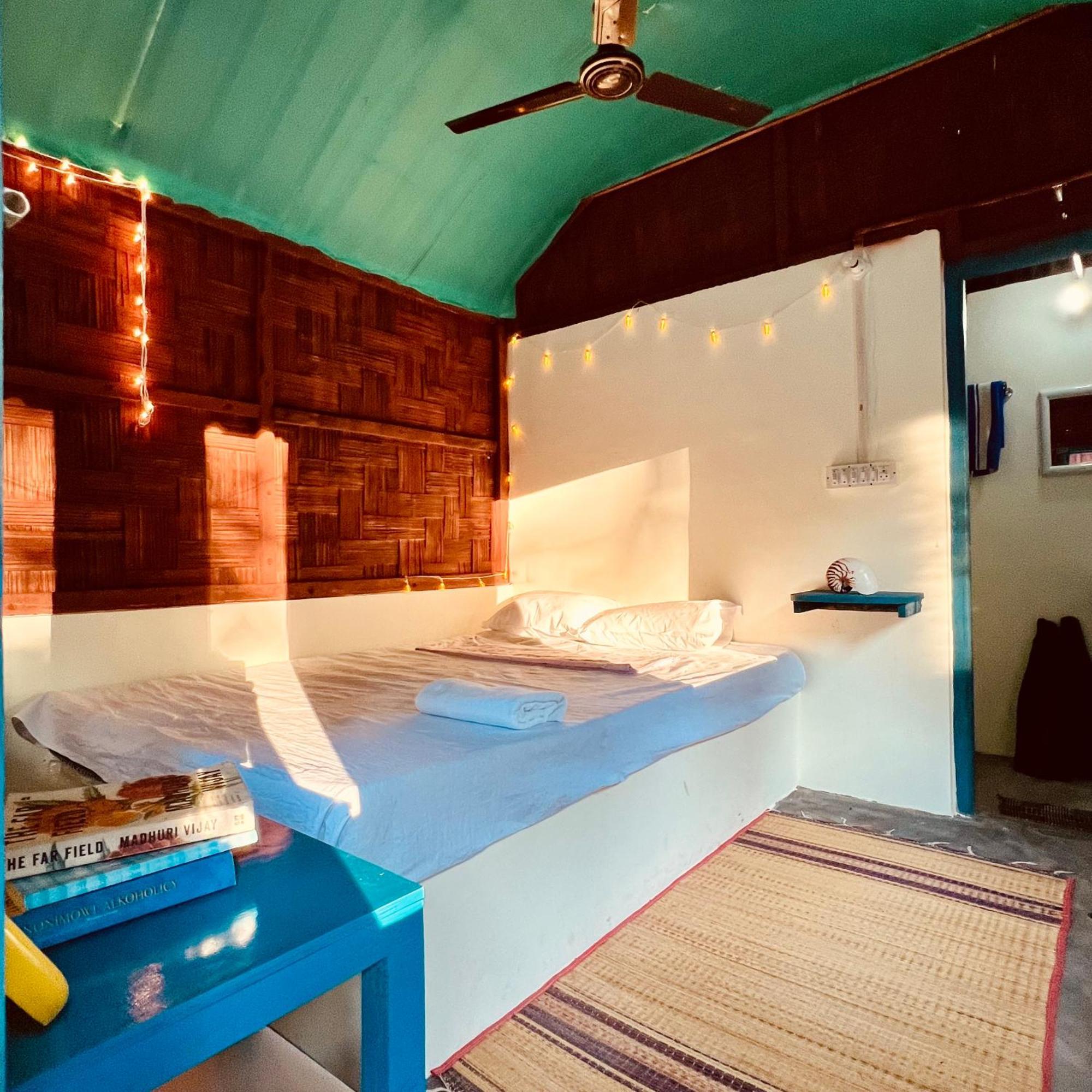 Blue Sea Restaurant & Bungalows Sitapur Bagian luar foto